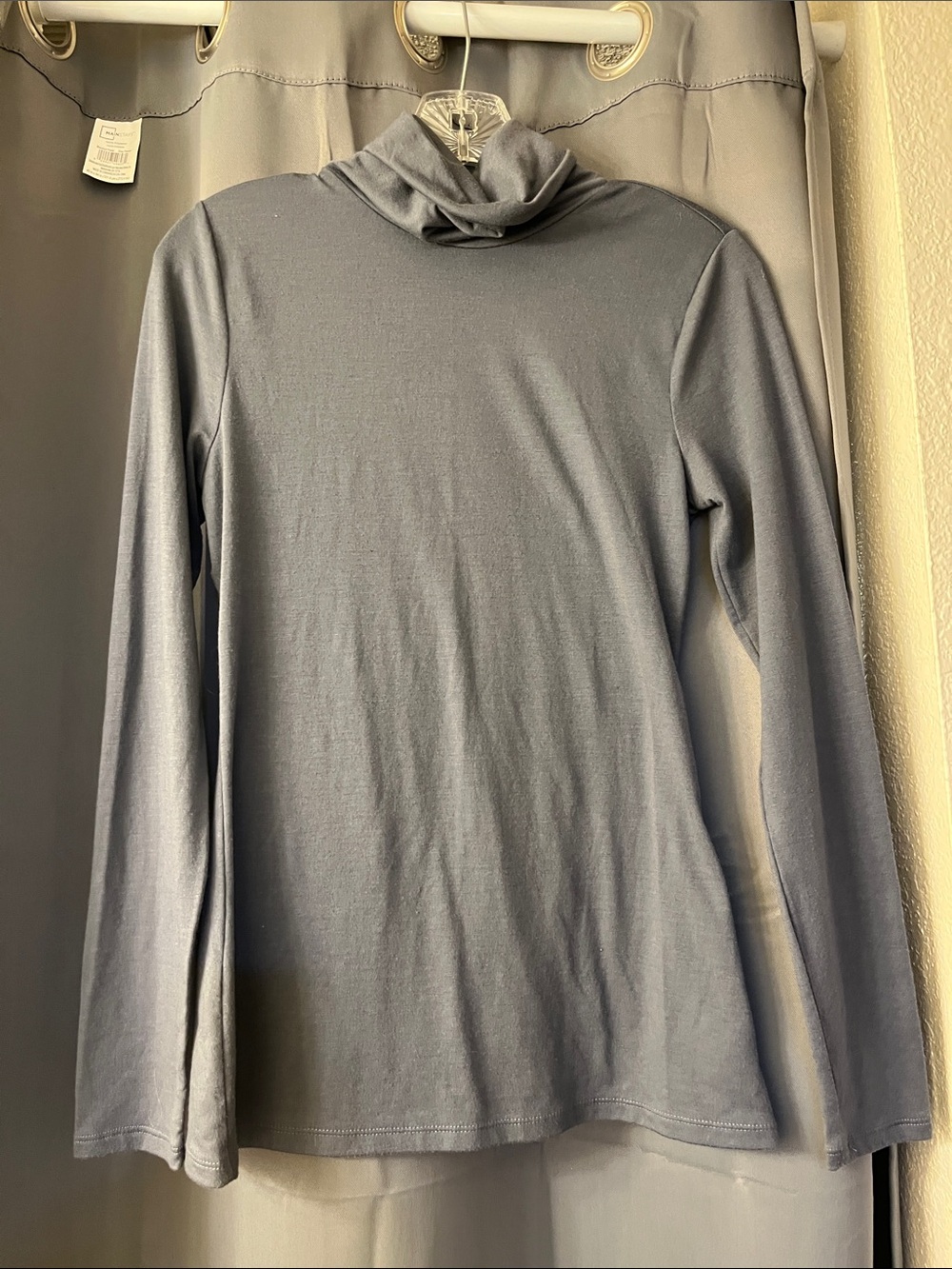 Old Navy women’s grey turtle neck!